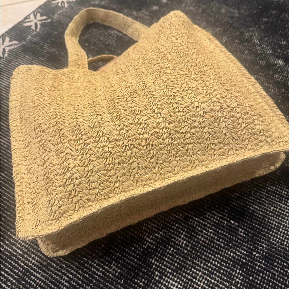 H&M Raffia Tote Bag. - Picture 7 of 7
